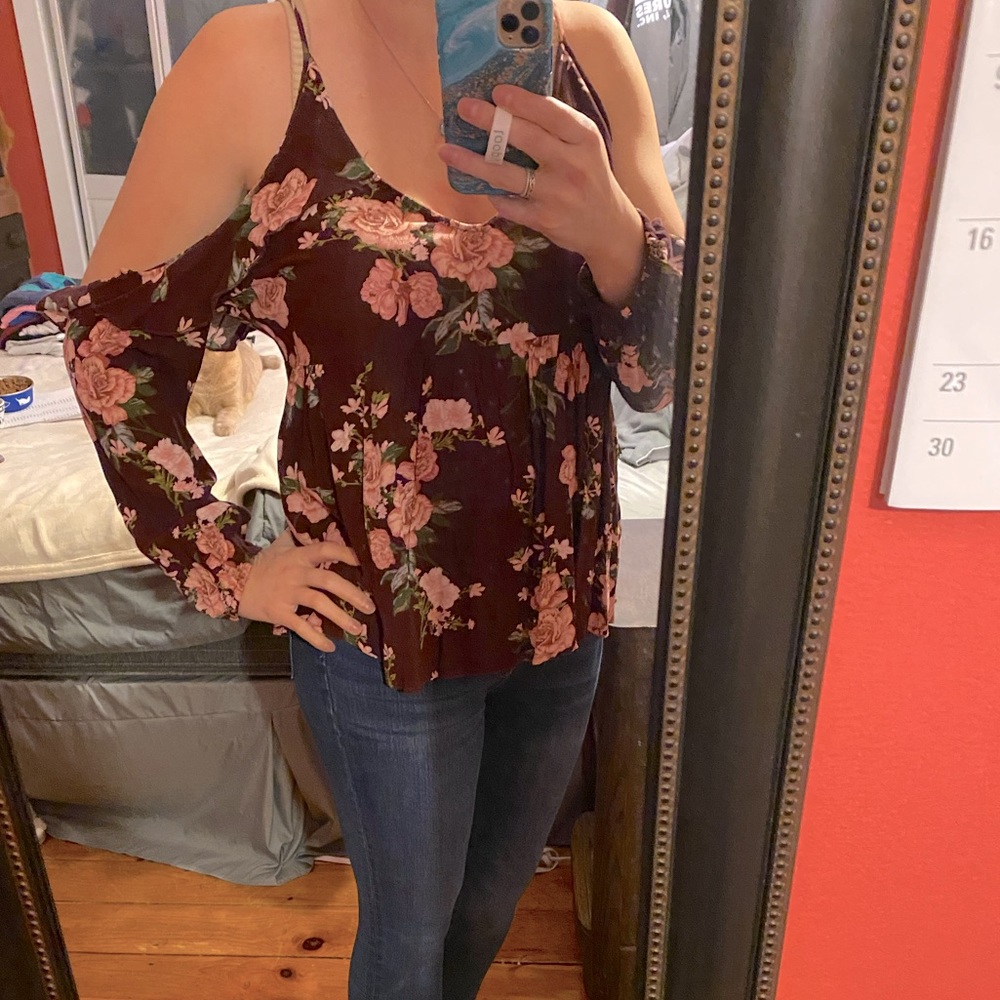 Maroon shirt with open arms and shoulders. American eagle Size large. Never worn